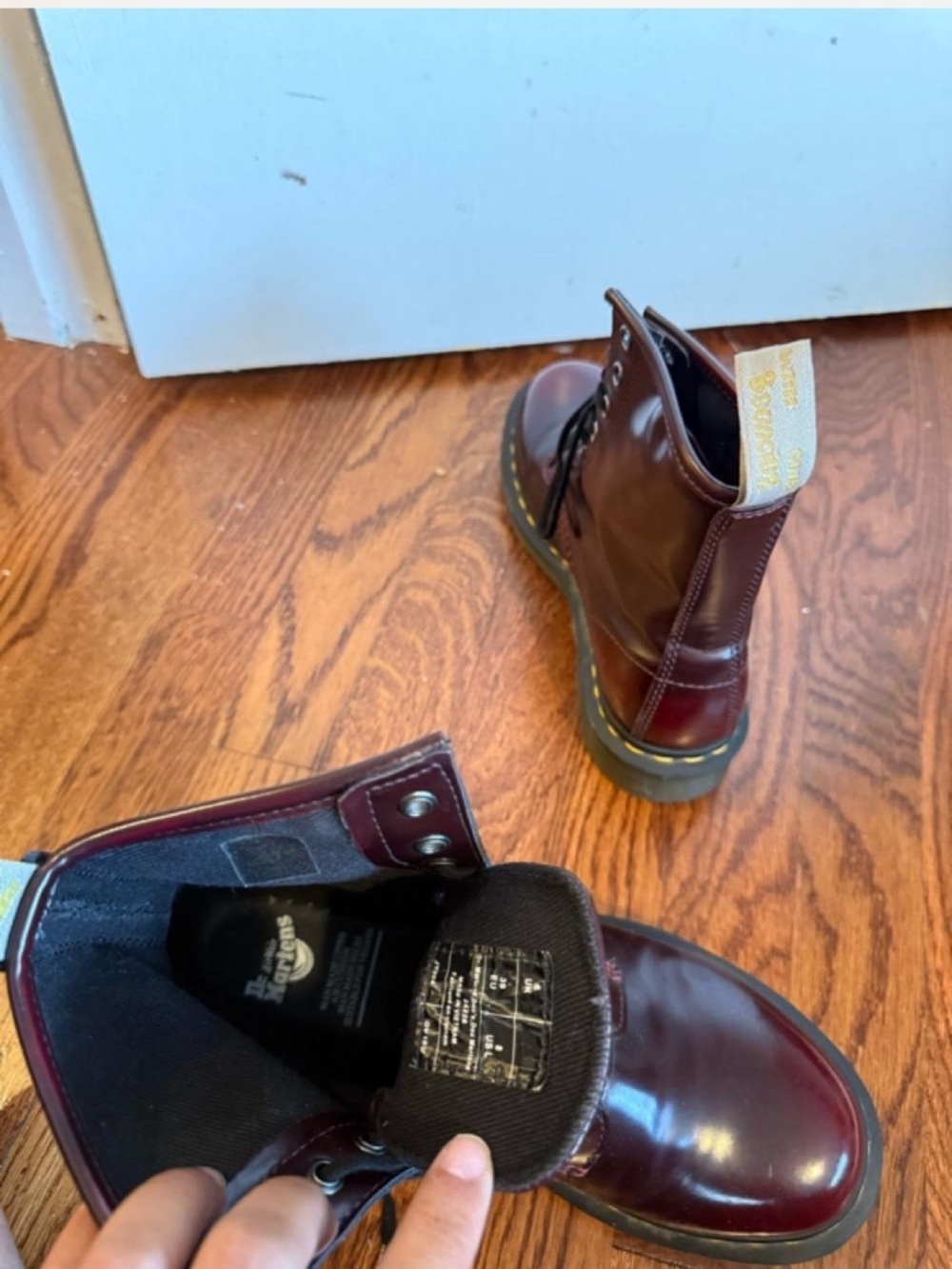 Dr. Martens
1460 oxblood red lace up boots size women's 8
Faux leather - Picture 8 of 8